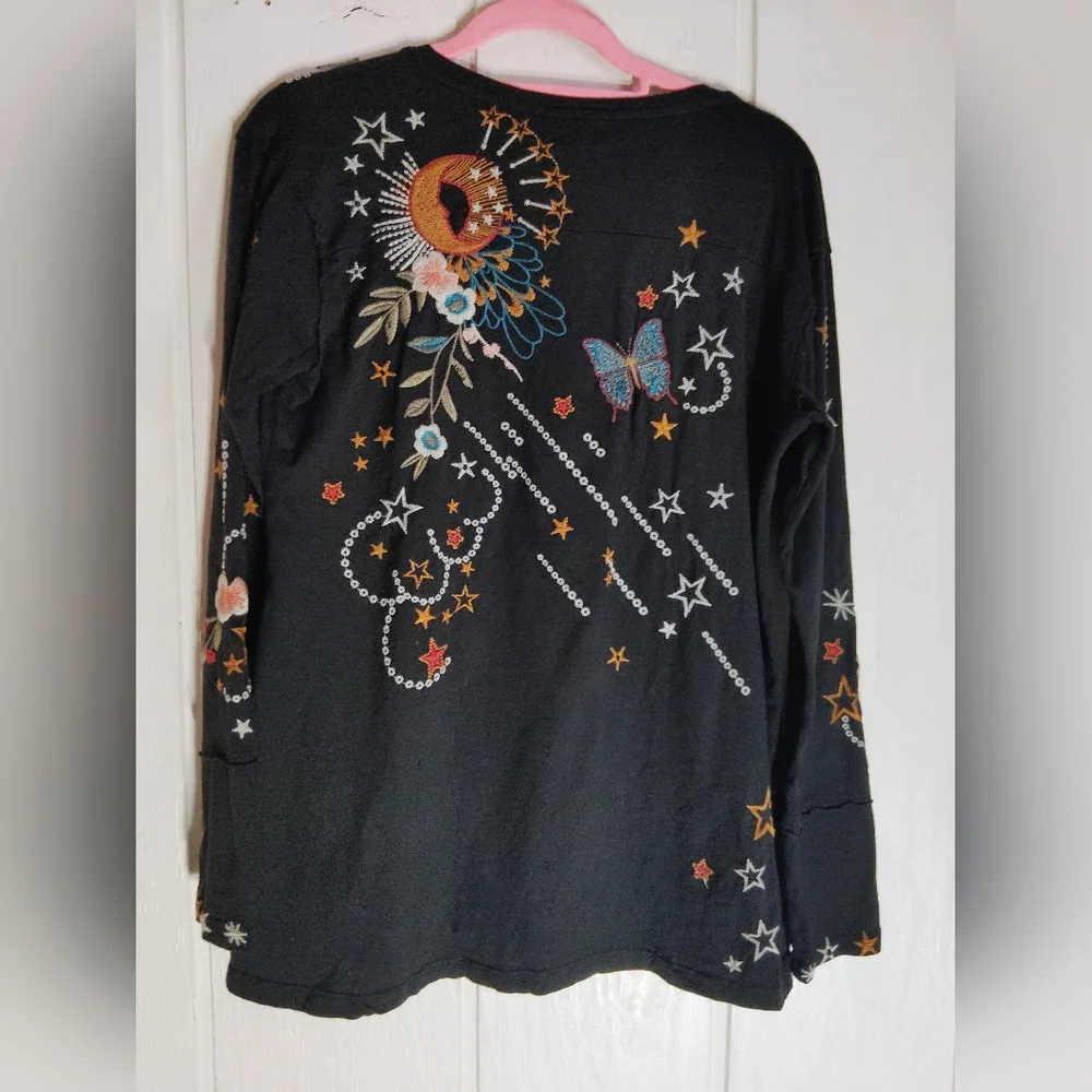 CLEAN & EUC!! JOHNNY WAS, Embroidered Floral, Celestial Top. Size XS - Picture 2 of 9